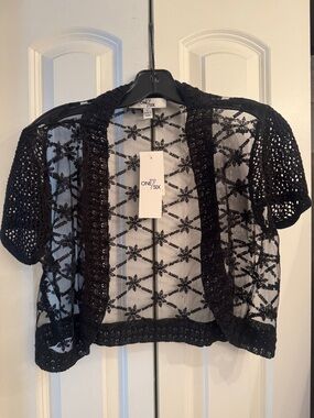 One 7 Six black lace crop short sleeve jacket
